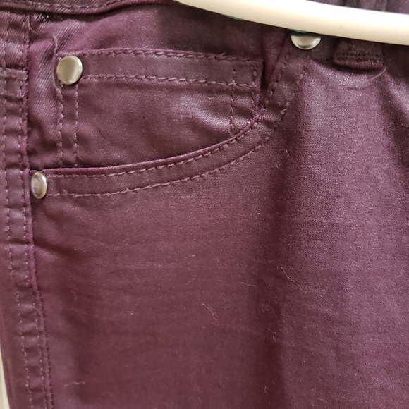 Womens Jeans Size 5 Burgundy Skinny Tappered Leg Mid Rise Coated - Picture 2 of 10